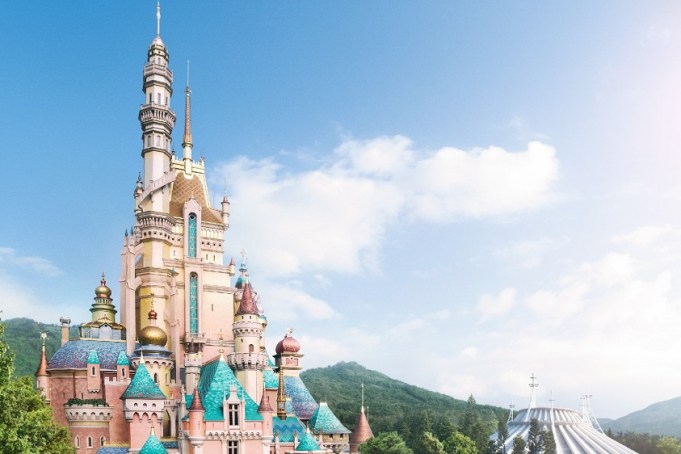 Hong Kong Disneyland castle