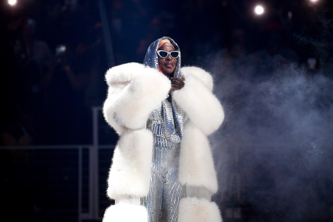 ATLANTA, GEORGIA - FEBRUARY 03: Singer Mary J. Blige performs onstage during her "The For My Fans" tour at State Farm Arena on February 03, 2025 in Atlanta, Georgia. (Photo by Paras Griffin/Getty Images)