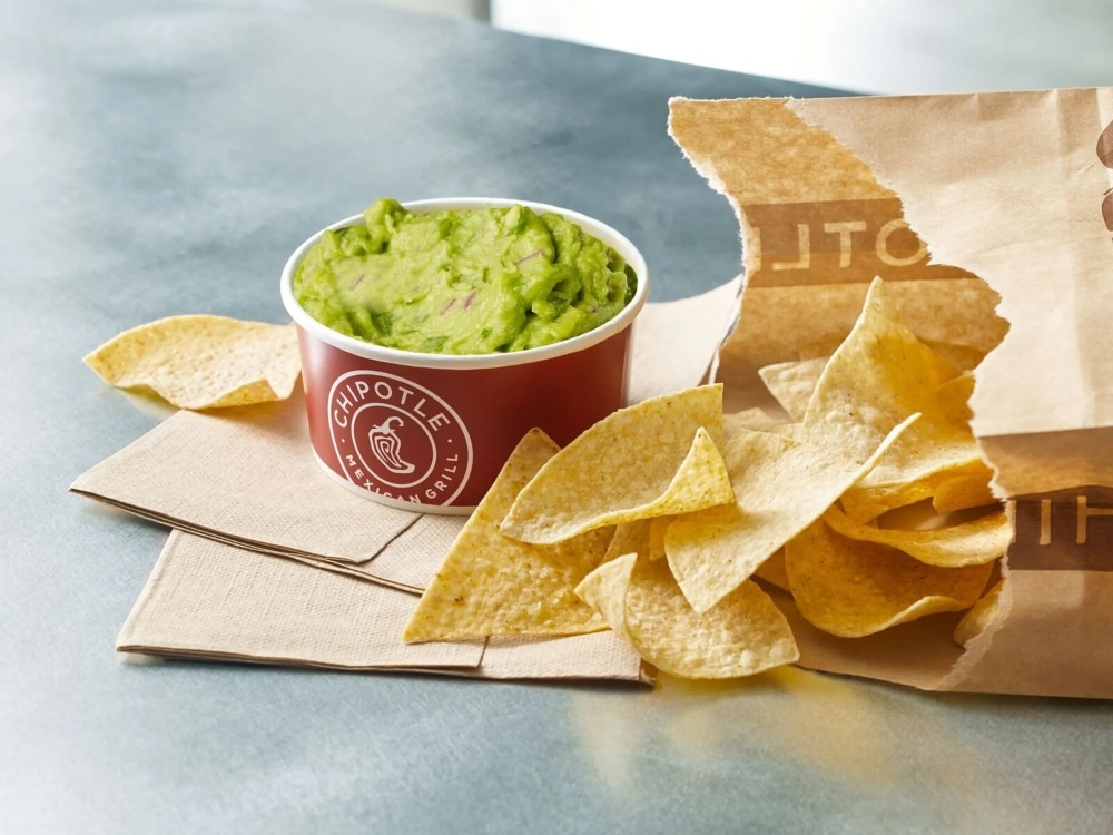 VegNews.veganatchipotlechipsandguac.Chipotle