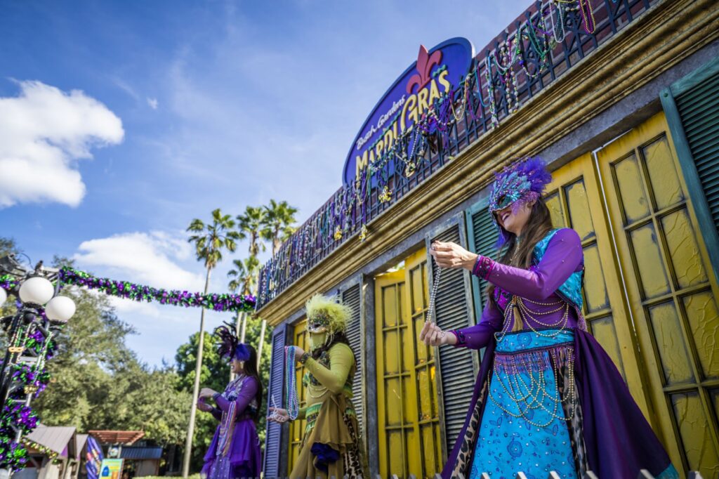 2025 mardi gras at busch gardens tampa bay bead toss (2)