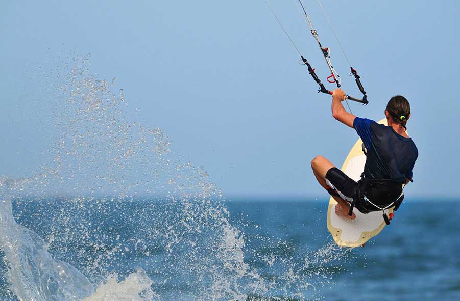 Vietnam kitesurfing