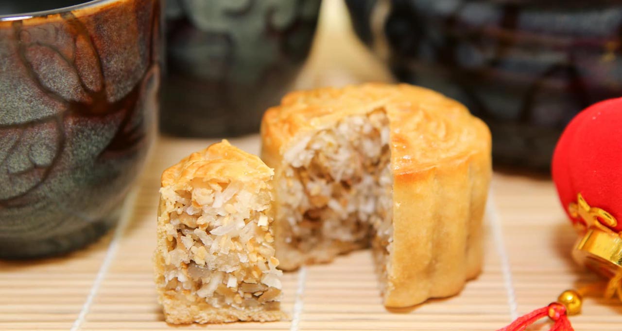 Coconut mooncake