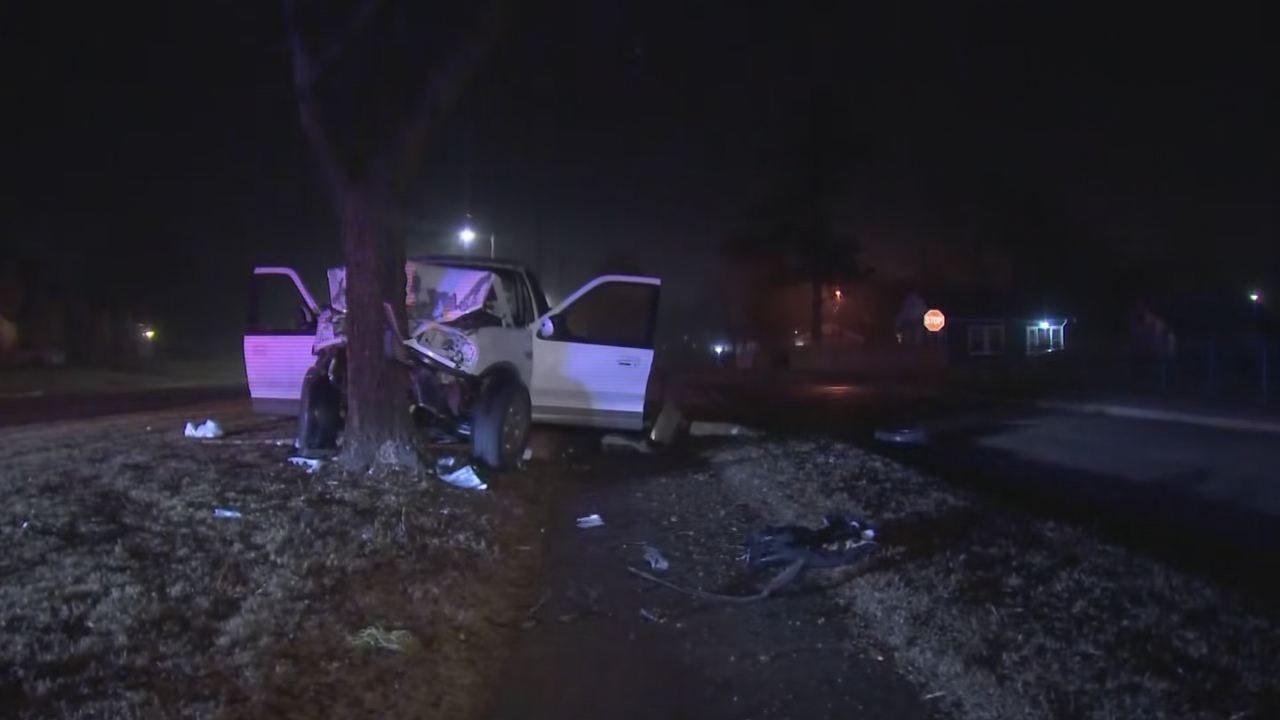 Driver crashes into tree in foggy Tulsa conditions