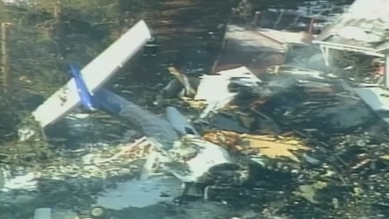 First major U.S. commercial plane crash in over a decade draws global reaction