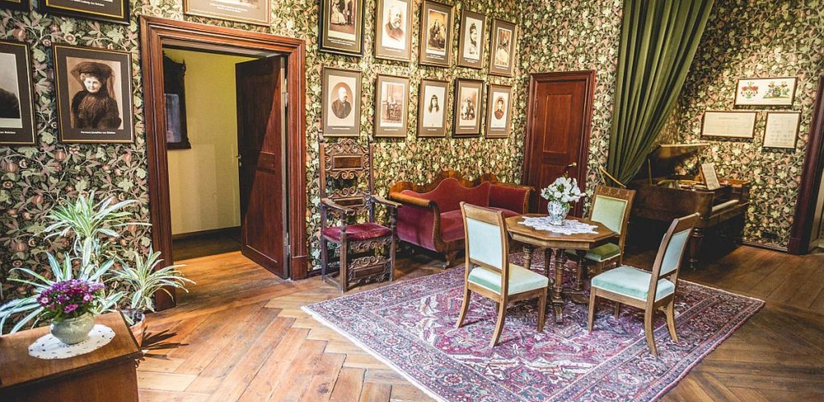 Baroness bedroom in Alatskivi Castle