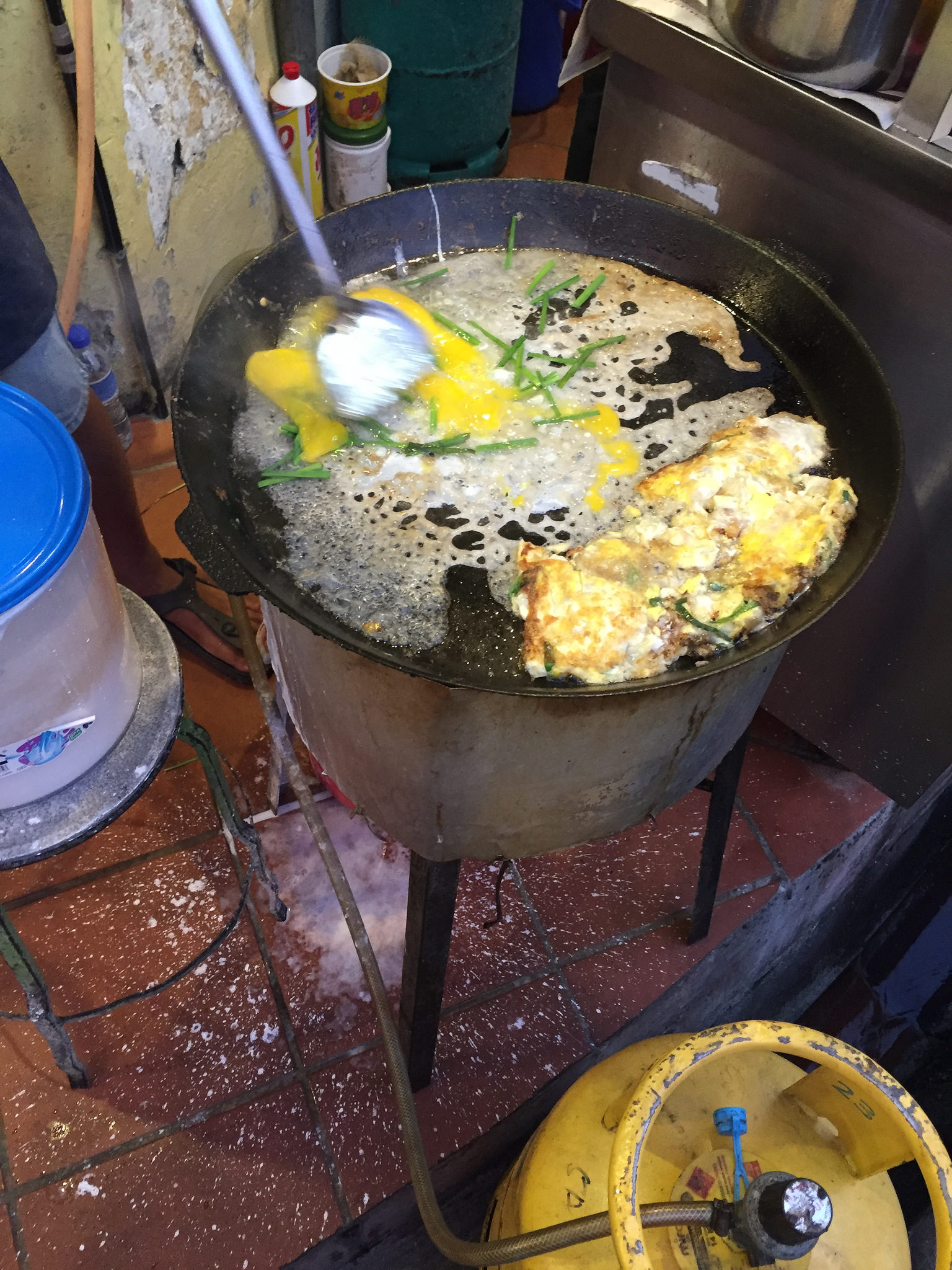 oyster omelet cooking