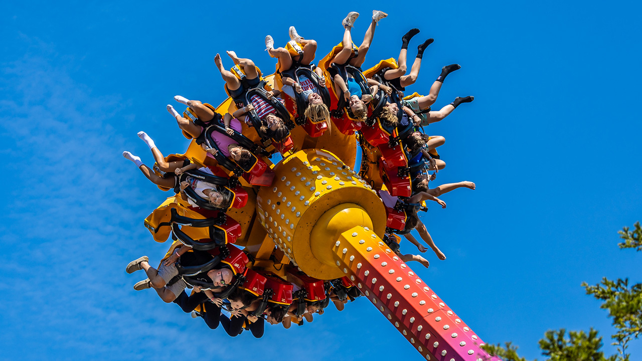 Guests riding Chaos during the day