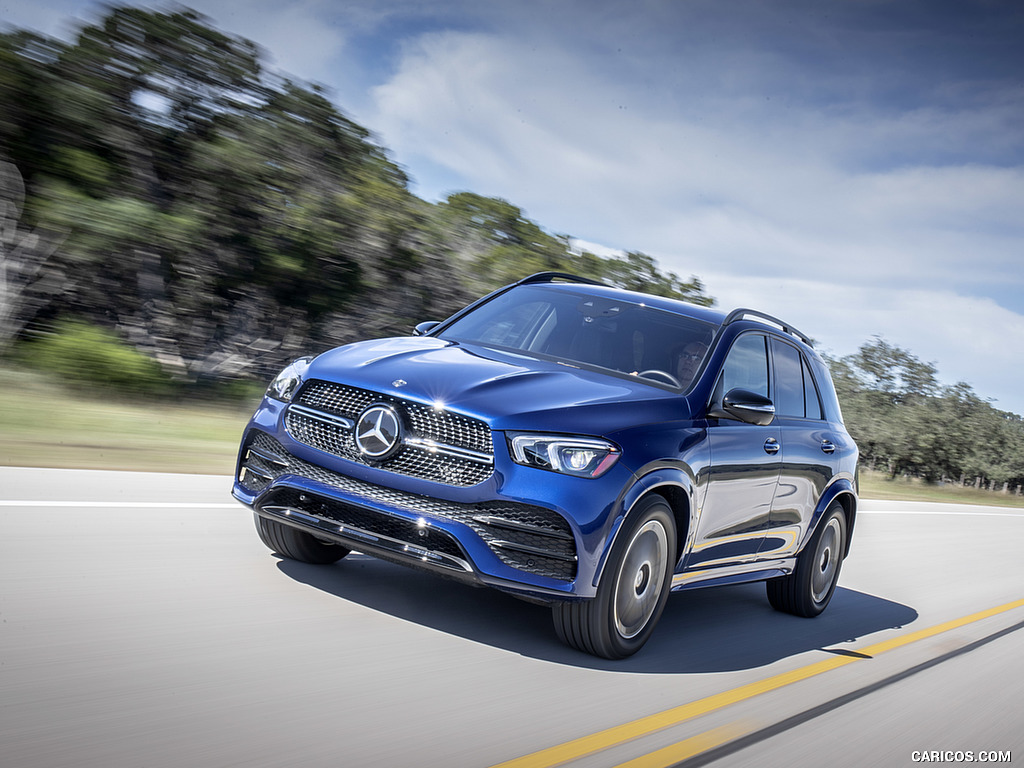 2020 Mercedes-Benz GLE 350 4MATIC (Color: Brilliant Blue; US-Spec) - Front Three-Quarter