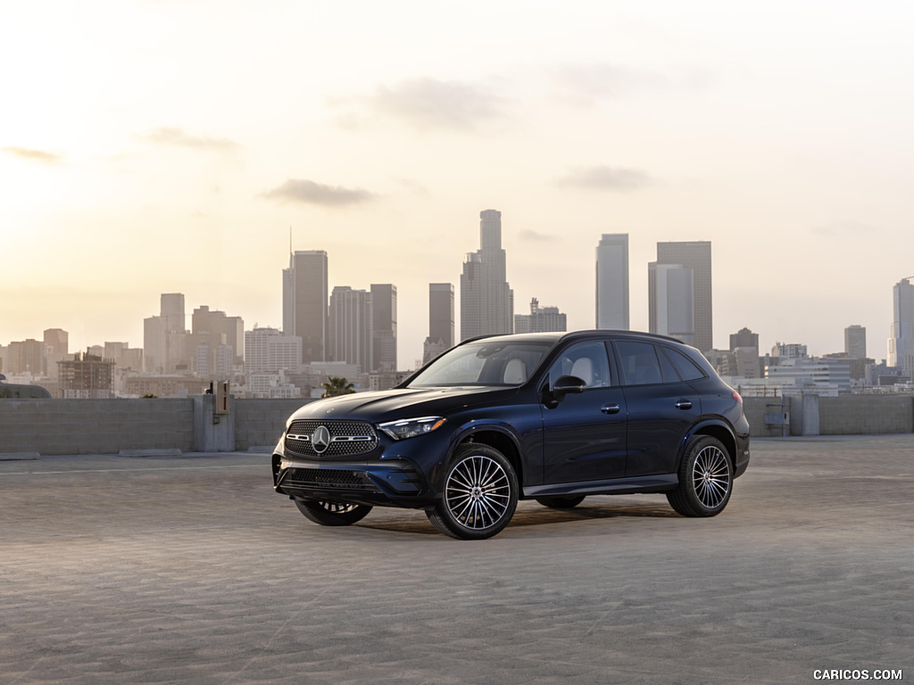 2023 Mercedes-Benz GLC 300 (US-Spec) - Front Three-Quarter