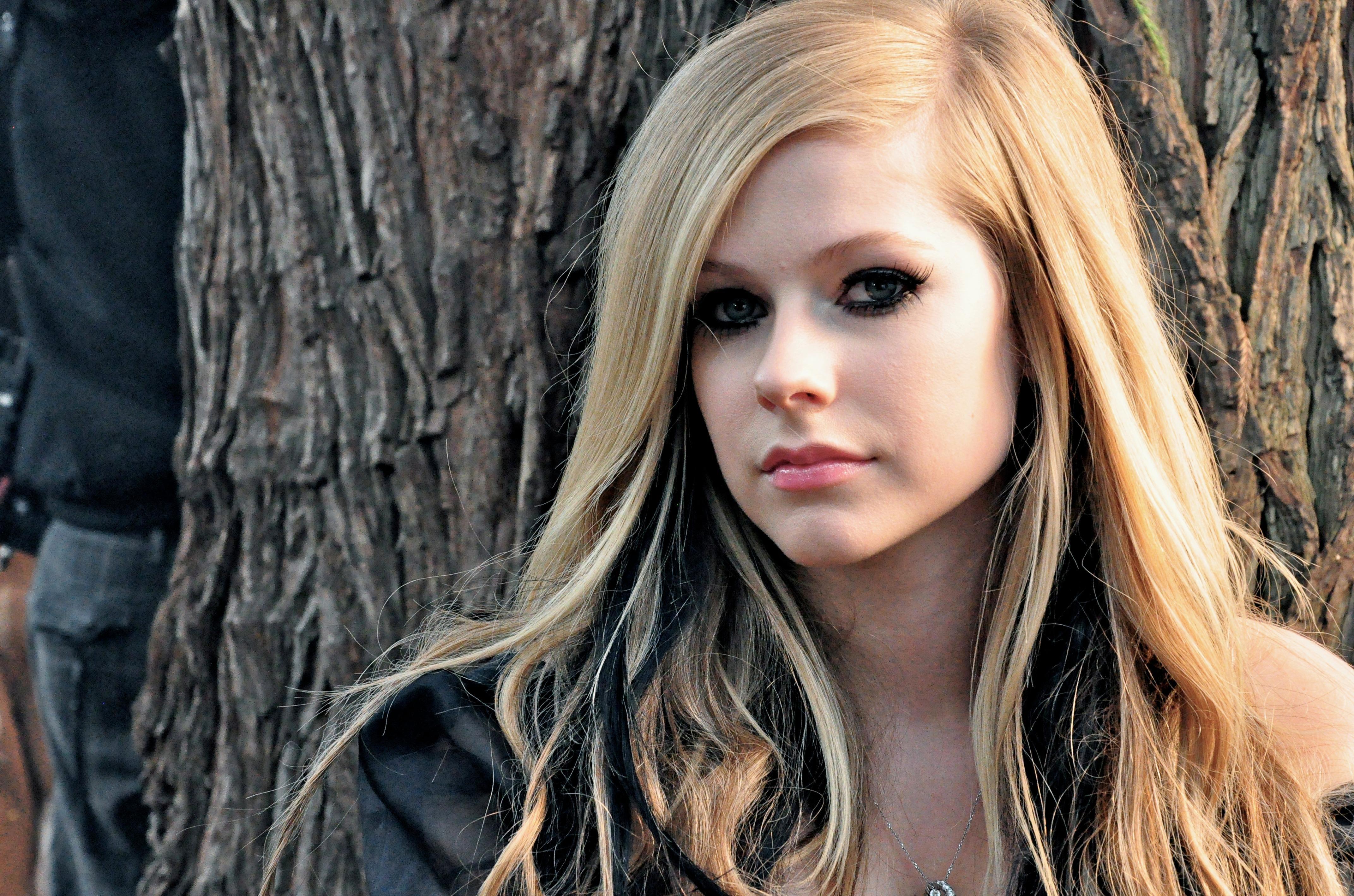 Avril Lavigne Wallpapers Top Free Avril Lavigne Backgrounds Wallpaperaccess