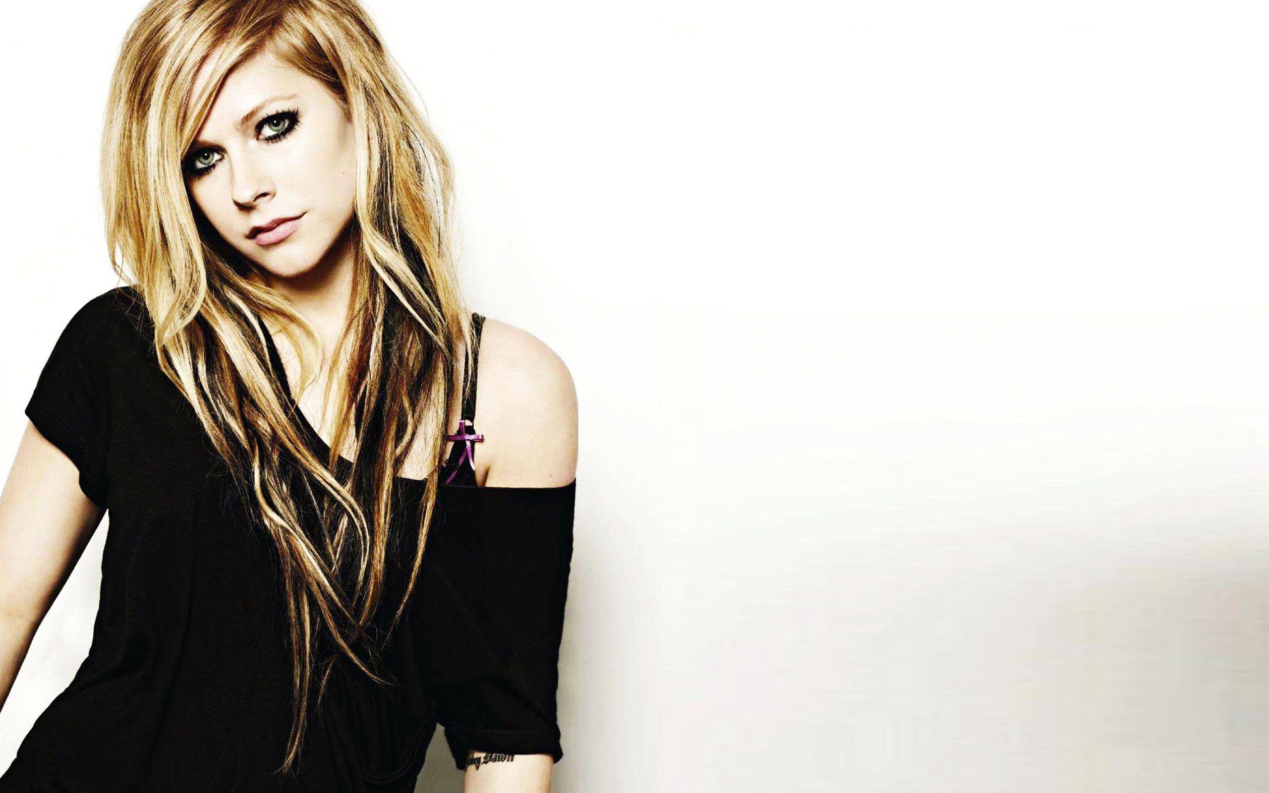 Avril Lavigne Wallpapers Top Free Avril Lavigne Backgrounds Wallpaperaccess