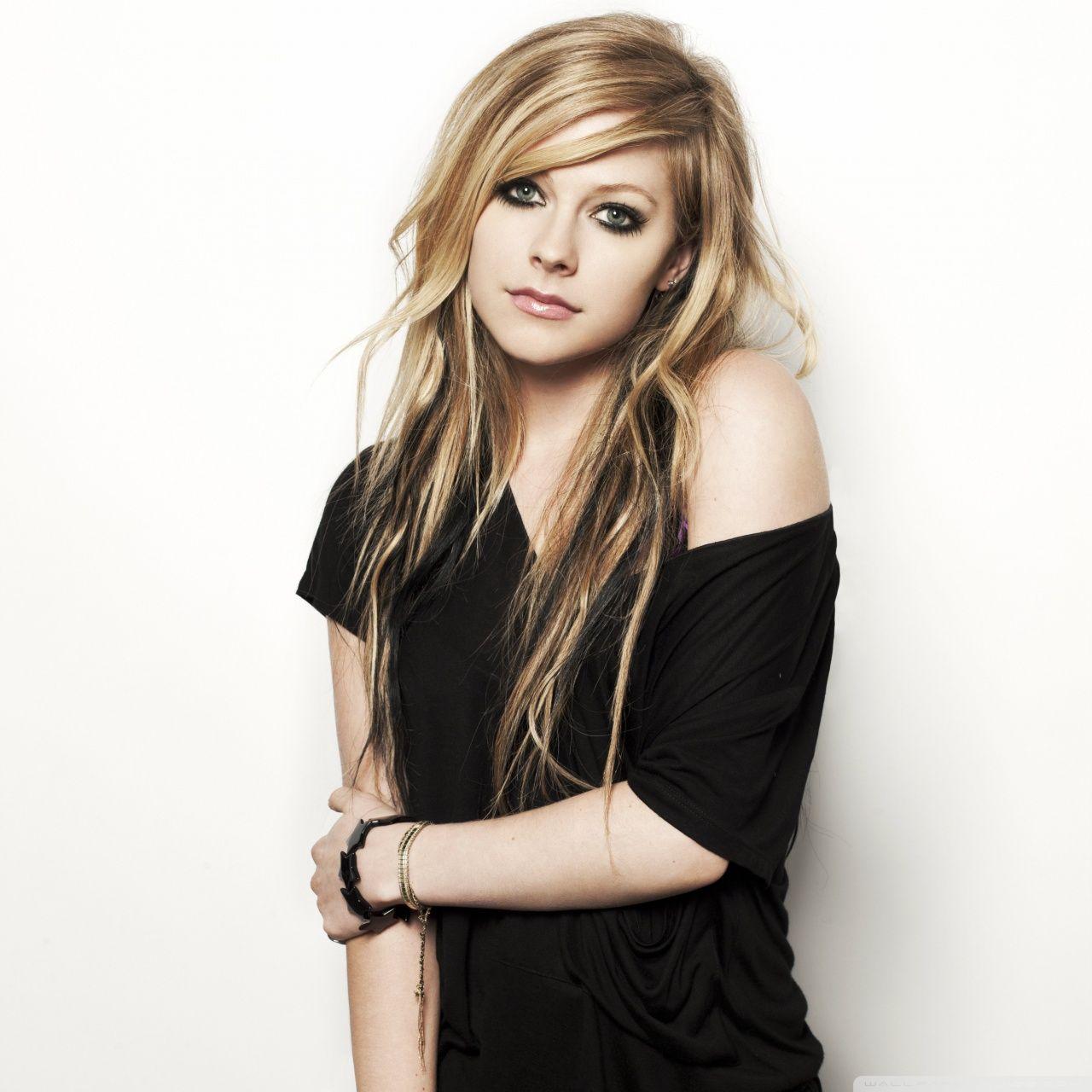 Avril Lavigne Wallpapers Top Free Avril Lavigne Backgrounds Wallpaperaccess