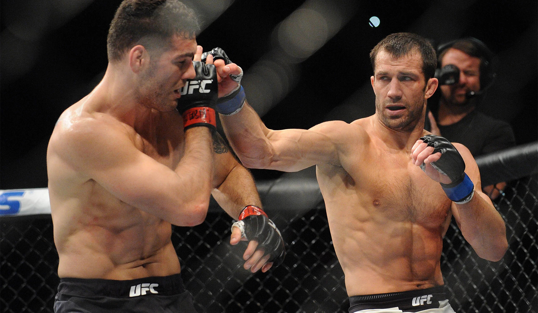 Luke Rockhold vs Chris Weidman, Mixed Martial Arts Wallpaper, 2060x1200 HD Desktop