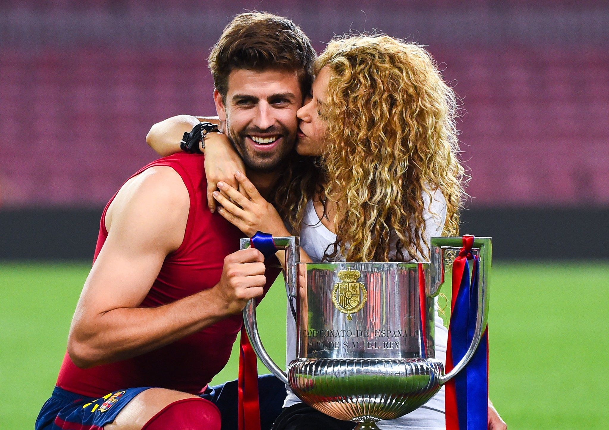 Shakira and Gerard Pique, Artofit, 2050x1450 HD Desktop