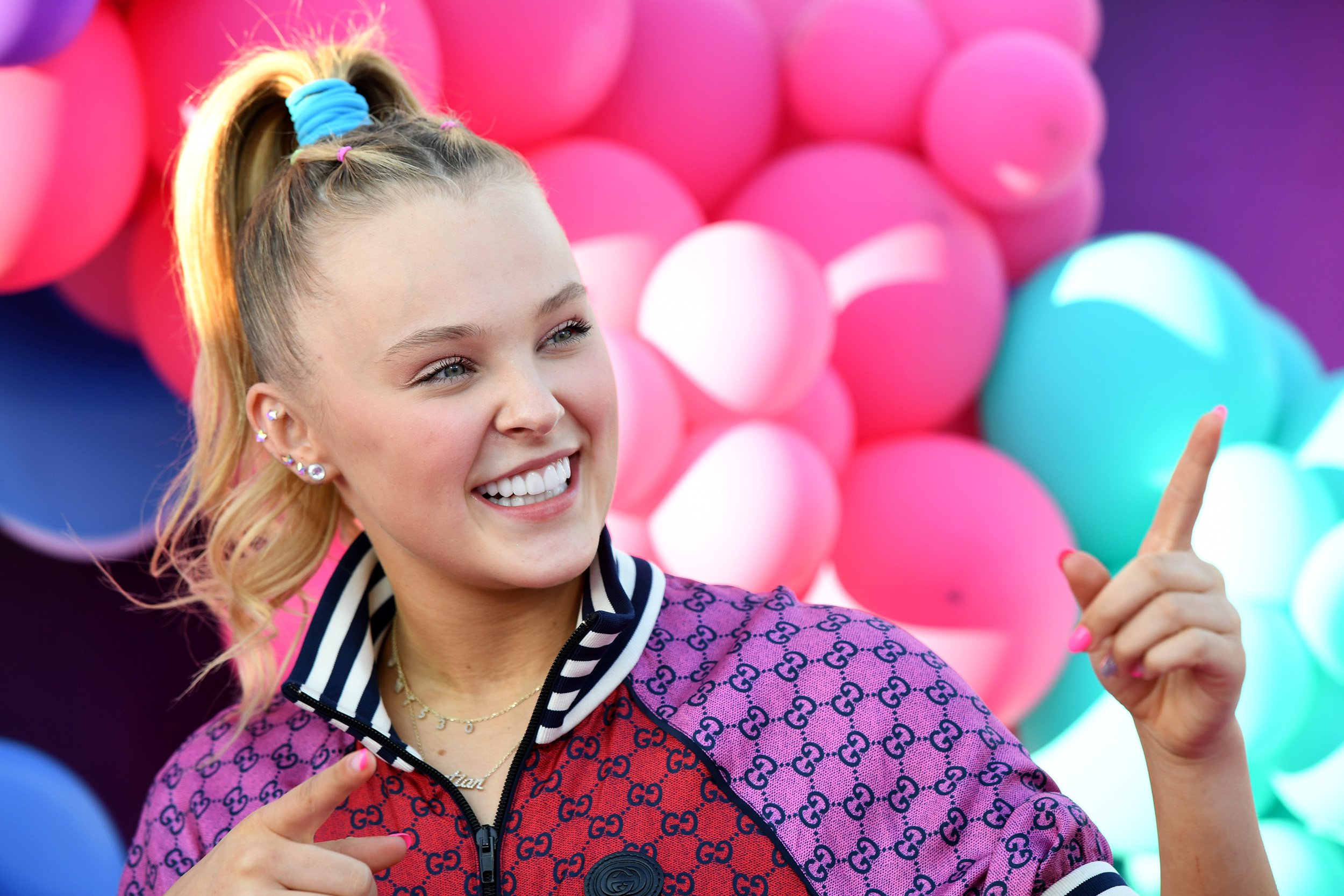 JoJo Siwa cuts off ponytail, Shows new hairdo, 2500x1670 HD Desktop