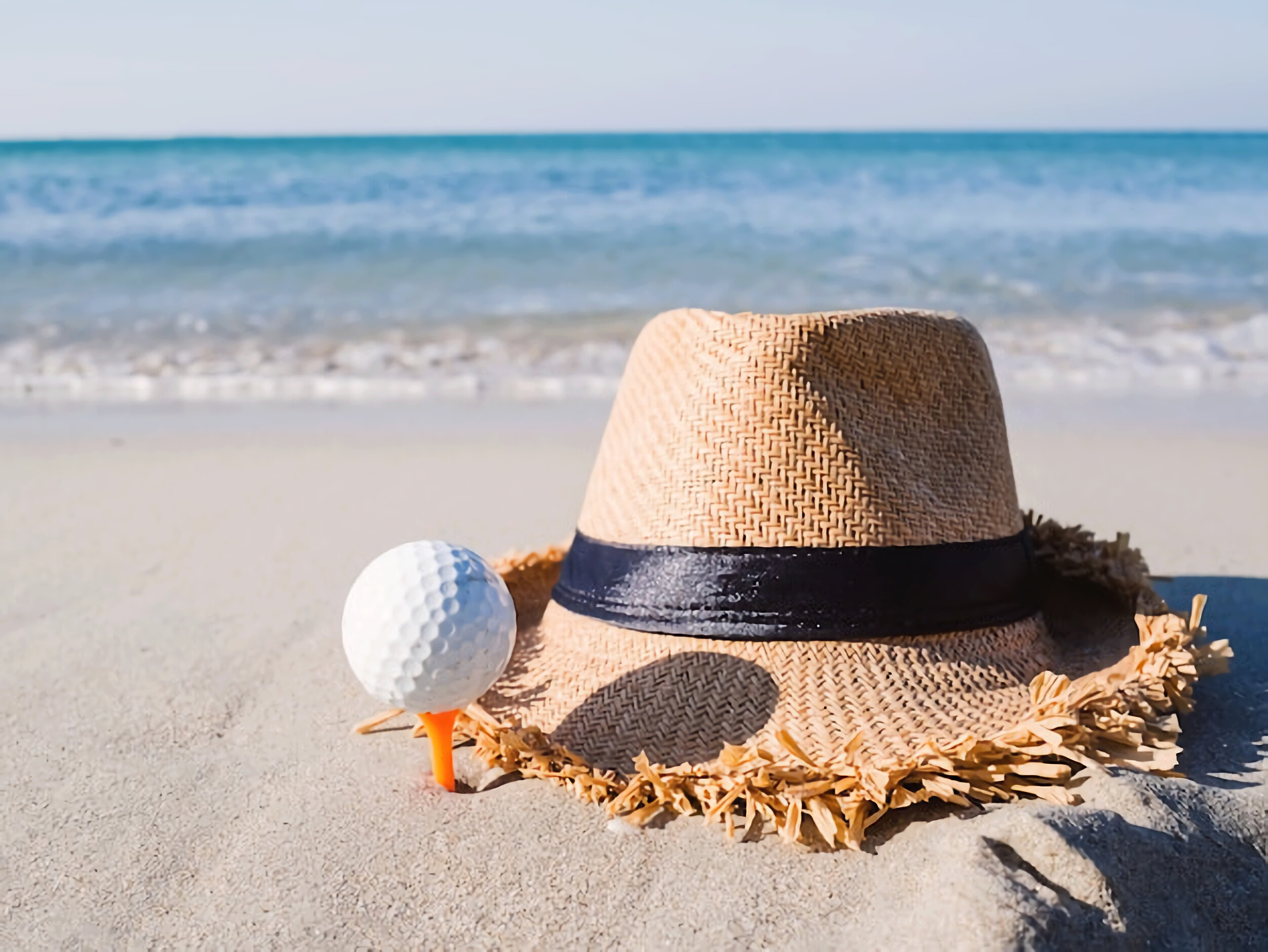 Beach Golf, Breathtaking vistas, Golfing challenge, Relaxing atmosphere, 2510x1880 HD Desktop