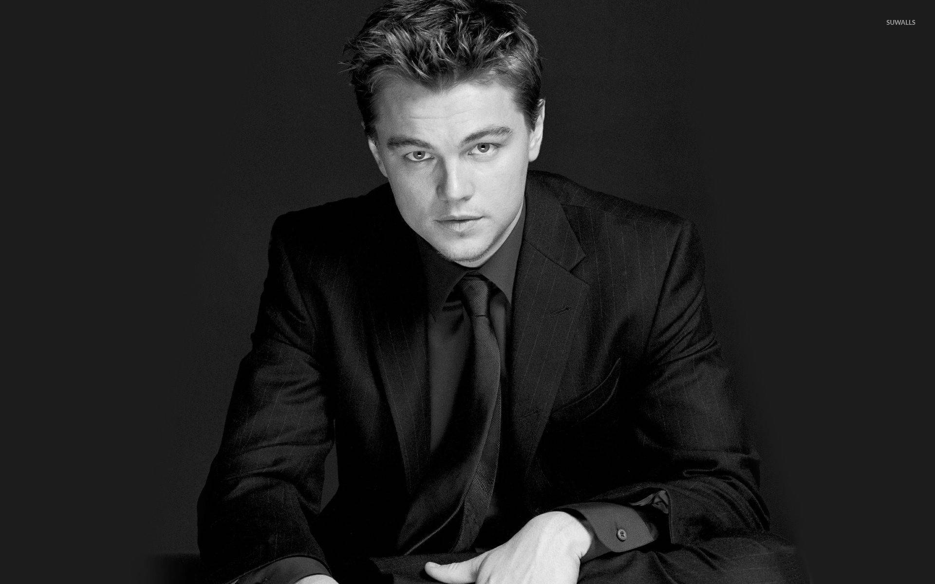 Dashing Leonardo DiCaprio Wallpaper