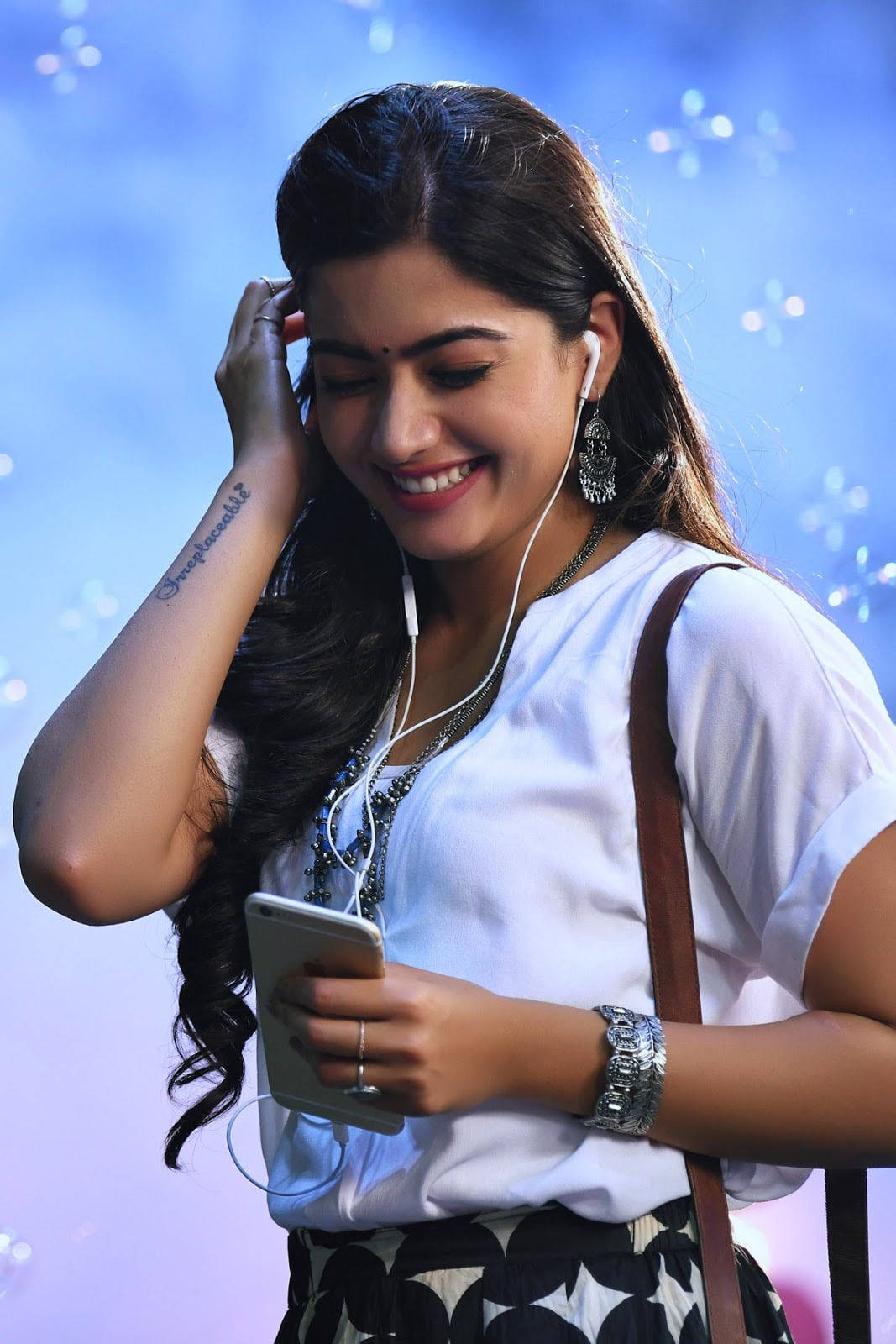 Rashmika Mandanna Hd White Blouse Wallpaper