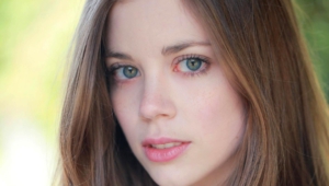 Charlotte Hope HD Deskto