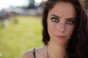 Kaya Scodelario, Blue Eyes, Women, Women Outdoors, Freckles, Brunette, Kohl Eyes