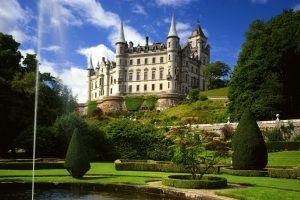 fountain, Garden, Scotland, UK, Hedges