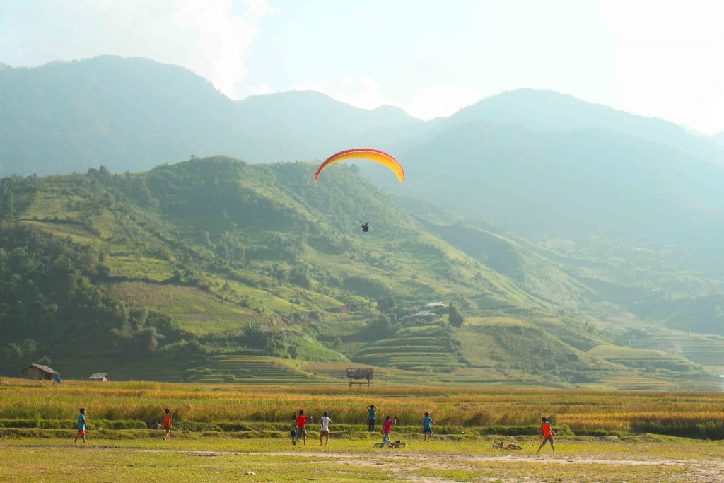 Bản Lìm Mông Lìm Thái llaf điểm dù lượn hạ cánh