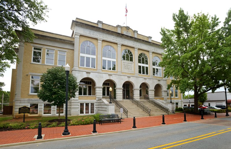 File photo NWA Democrat-Gazette/BEN GOFF @NWABENGOFF A view of the Benton County Courthouse.