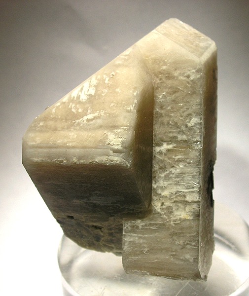 Microcline (Carlsbad twin) - 6.0 cm - photograph from Rob Lavinsky, iRocks.com