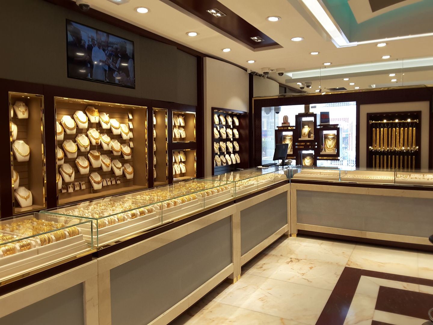 HiDubai-business-bhima-jewellers-shopping-jewellery-precious-stones-al-karama-dubai-2