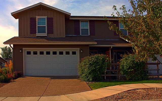 how close can a driveway be to the property line thumbnail