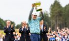 Robert MacIntyre lifts the 2024 Genesis Scottish Open trophy. Image: SNS.