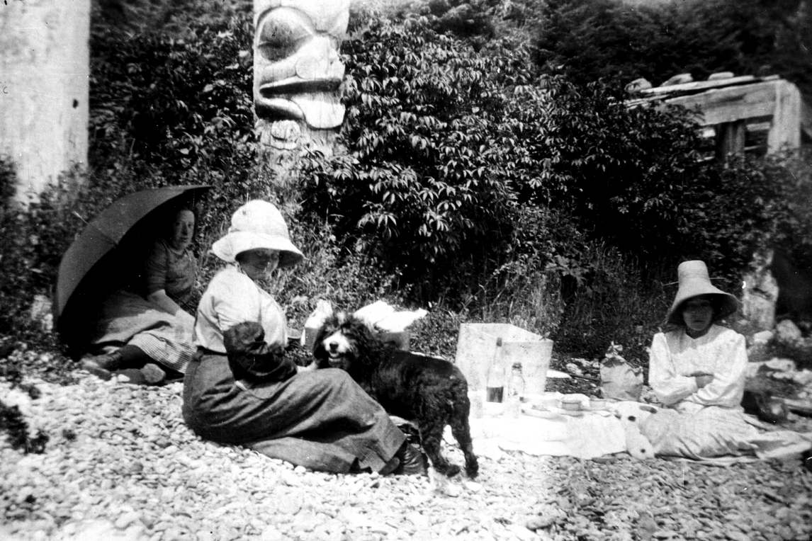 Art Canada Institute, Emily Carr, Carr on a picnic with two women and her dog Billie, Queen Charlotte Islands, 1912