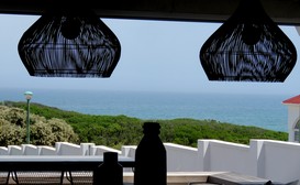 Troon Beach Cottage, Hermanus- Walk to the Beach!150m to Voelklip Beach image