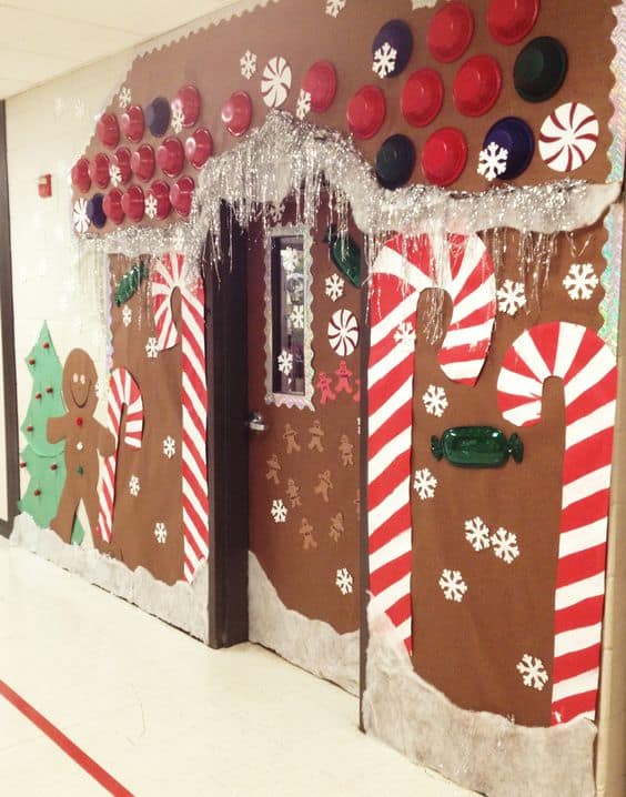 gingerbread-door-decor