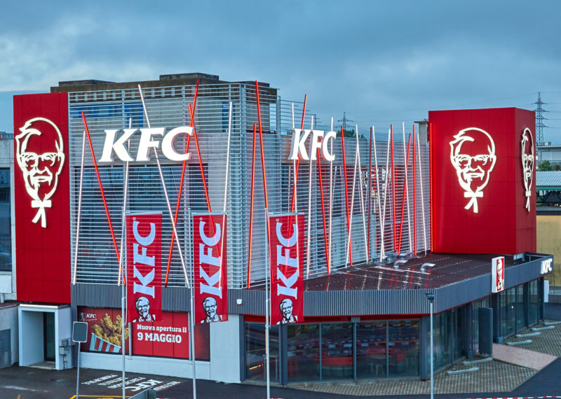 KFC Mendrisio Werbeanlagen Tagansicht