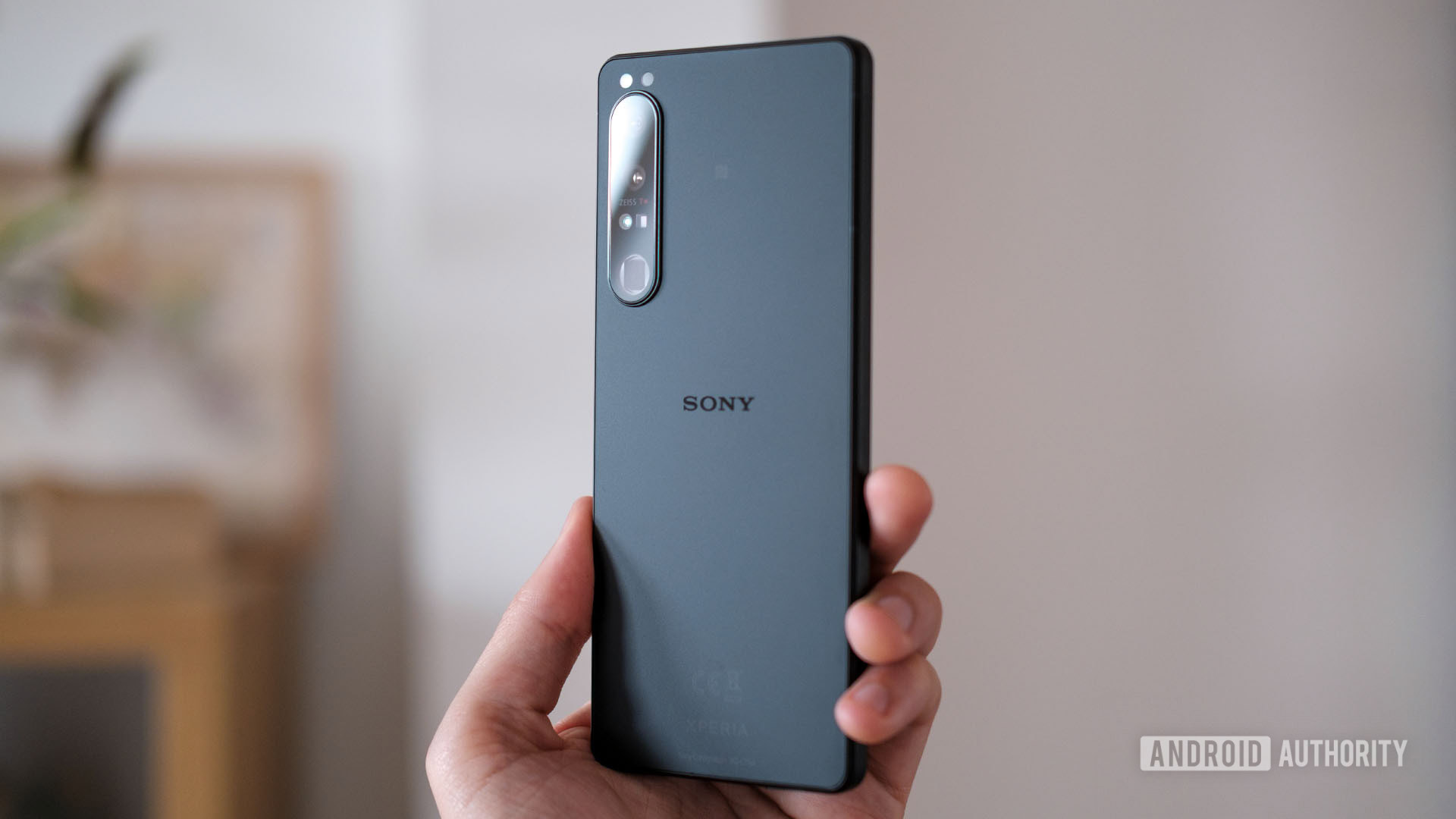 Sony Xperia 1 IV Black back in hand