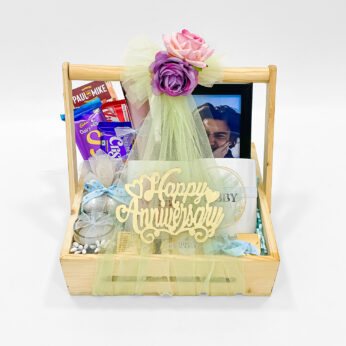 Romantic Anniversary Gift Tray – Sweet & Thoughtful Elegance