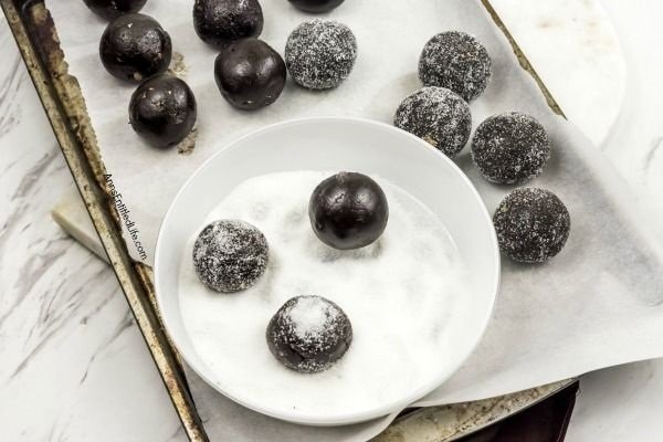 Rum Balls Recipe. These delicious rum balls are a fabulous addition to your holiday cookie tray! Fast and simple to make, this rum balls recipe is an easy, no-bake treat that friends and family will adore. If you are looking for a great traditional holiday cookie, try these scrumptious little rum balls.