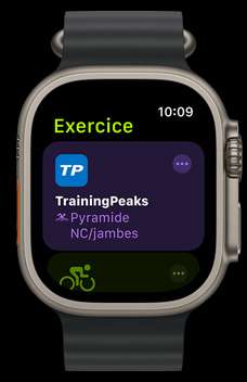 Apple Watch Ultra 2.affichant l’app TrainingPeaks.