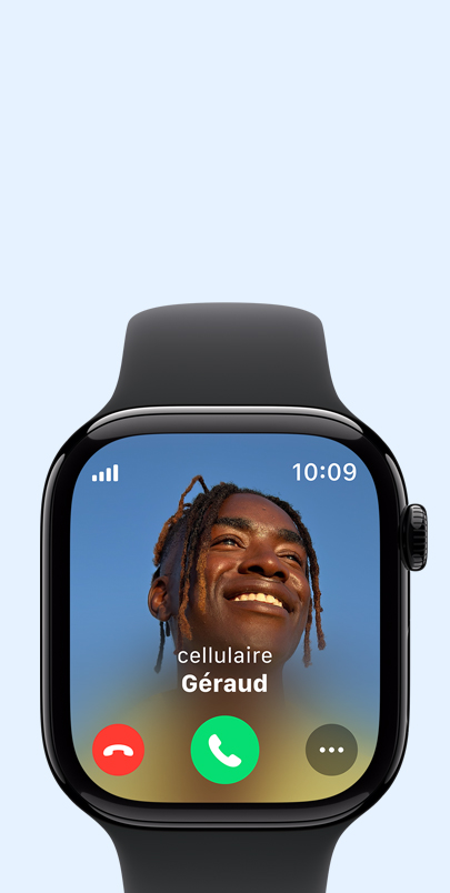 Un appel entrant affiché sur une Apple Watch Series 10. Cliquez sur le bouton plus pour avoir des détails sur les fonctionnalités de connectivité.