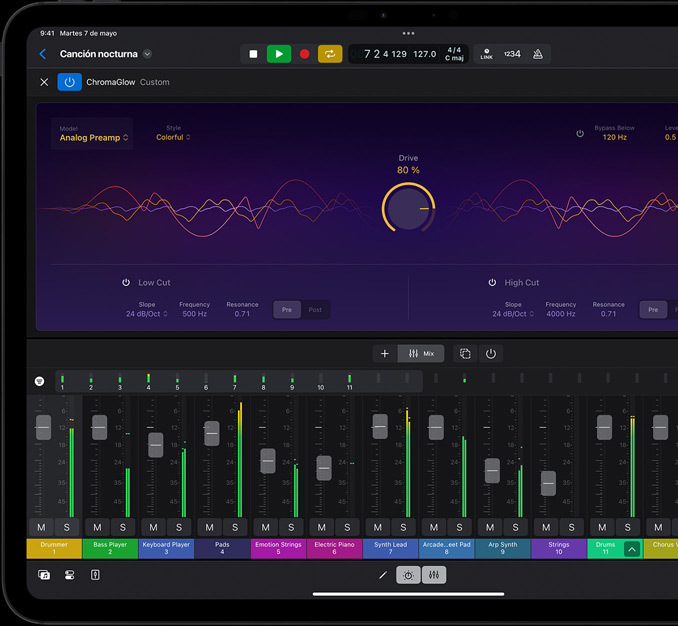 Vista horizontal del iPad Pro que muestra mesas de mezcla en un proyecto musical