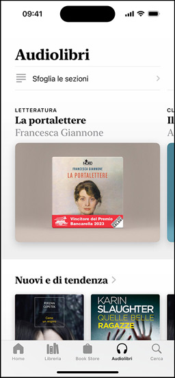 Il display di un iPhone che mostra la sezione “Leggi più autori neri” nell’app Libri, che include un’introduzione su autori e autrici di colore pubblicati. Di seguito è riportata la sezione “Nuovi e Disponibili a breve”, con due audiolibri