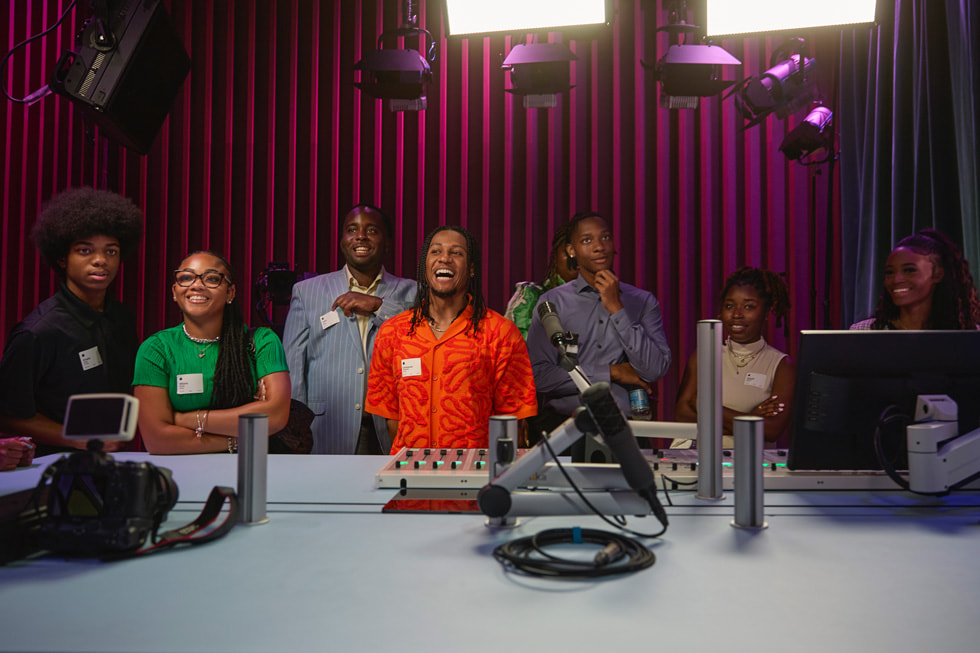 A group of accelerator participants tours Apple Music’s Nashville studios.