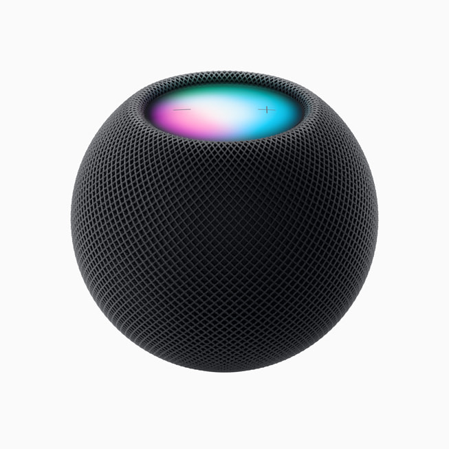 En närbild på nya HomePod mini i midnatt.