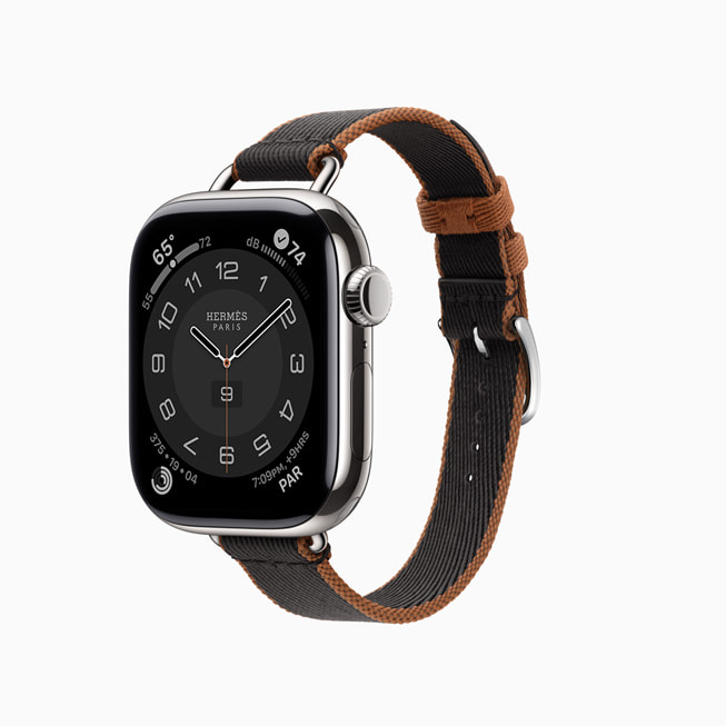 The Hermès Twill Jump Attelage band is shown in black.