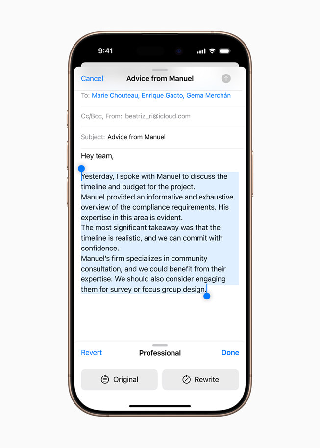 Uživatel si nechává pomocí funkce Rewrite využívající Apple Intelligence v aplikaci Mail vylepšit psaný text tak, aby zněl profesionálněji.