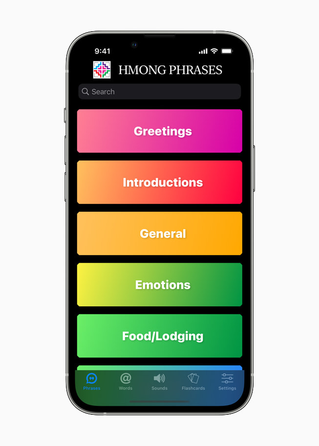 HmongPhrasesのメニュー画面。ユーザーは「挨拶」「自己紹介」「一般」「感情」「食事／宿泊」から選択できます。