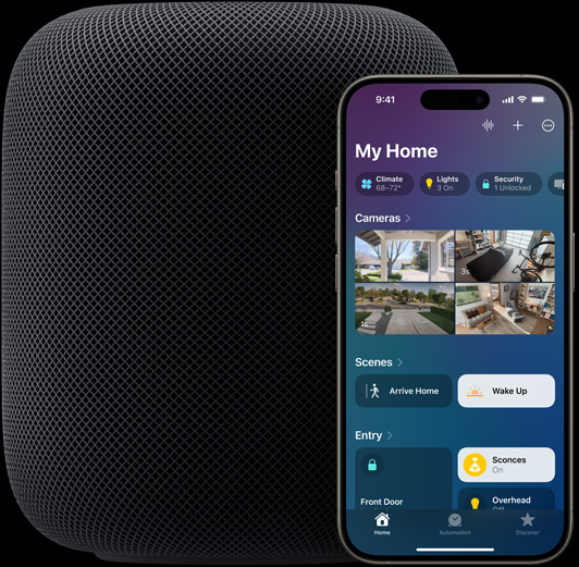 Een iPhone met daarop het beginscherm van de Woning-app staat gedeeltelijk voor een HomePod