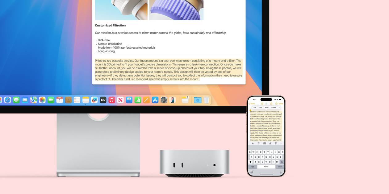 Mac monitor, сребърен Mac mini и iPhone, поставени в редица, като дисплеят на монитора и екранът на iPhone показват функцията на Universal Clipboard за копиране и пействане от едно Apple устройство на друго 