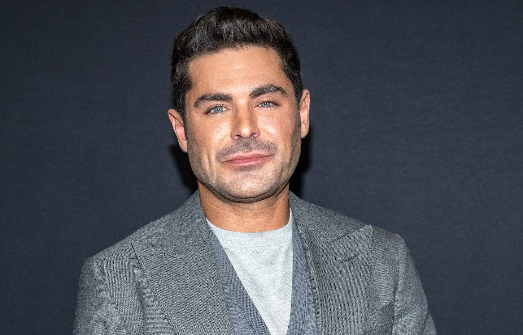 Zac Efron sets the record straight on jawline speculation | arabtimes